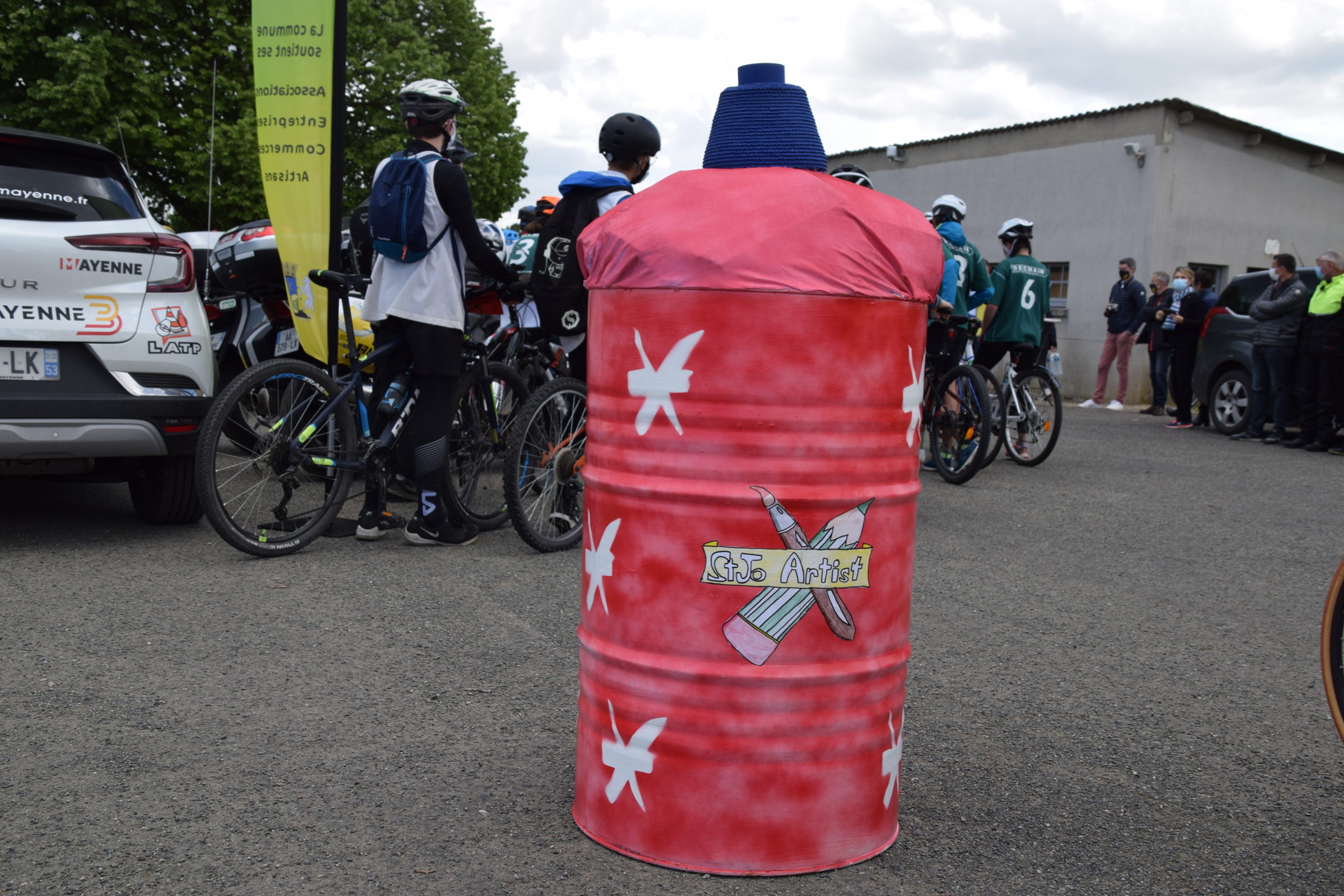 Création d&rsquo;une gourde géante St Jo en faveur des Boucles de la Mayenne