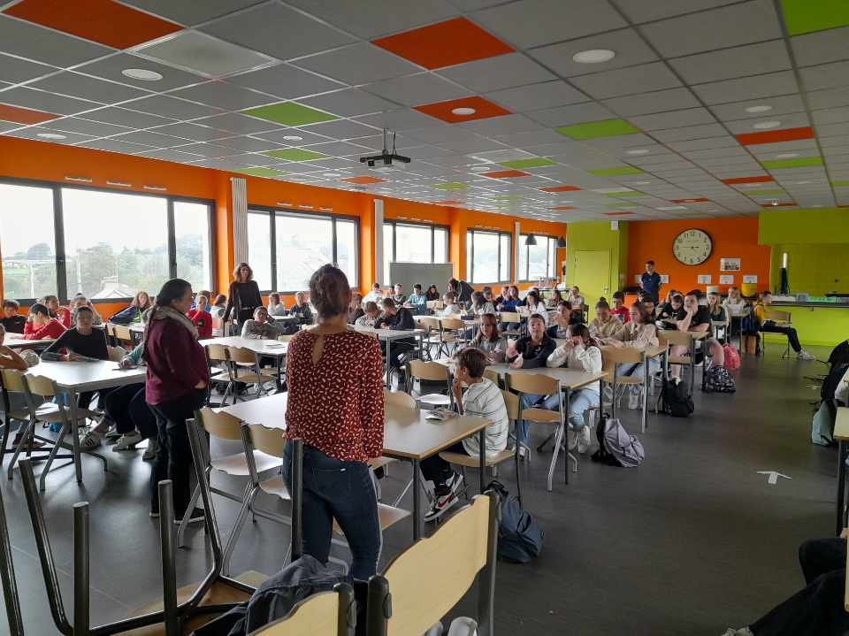 Présentation Aux Arts Collégiens aux 4è