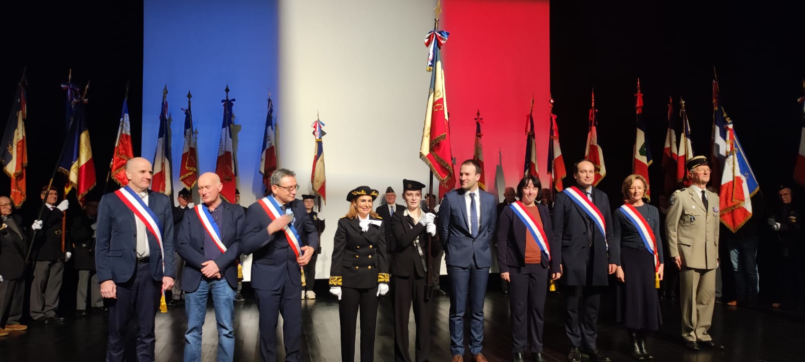 Venue à St Jo d&rsquo;un drapeau des anciens combattants