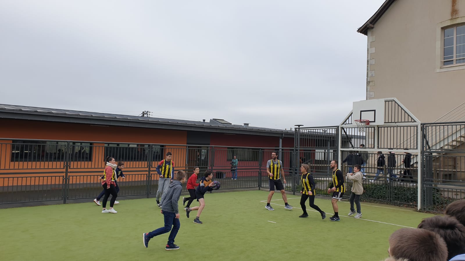 Matchs de basket « profs »- élèves