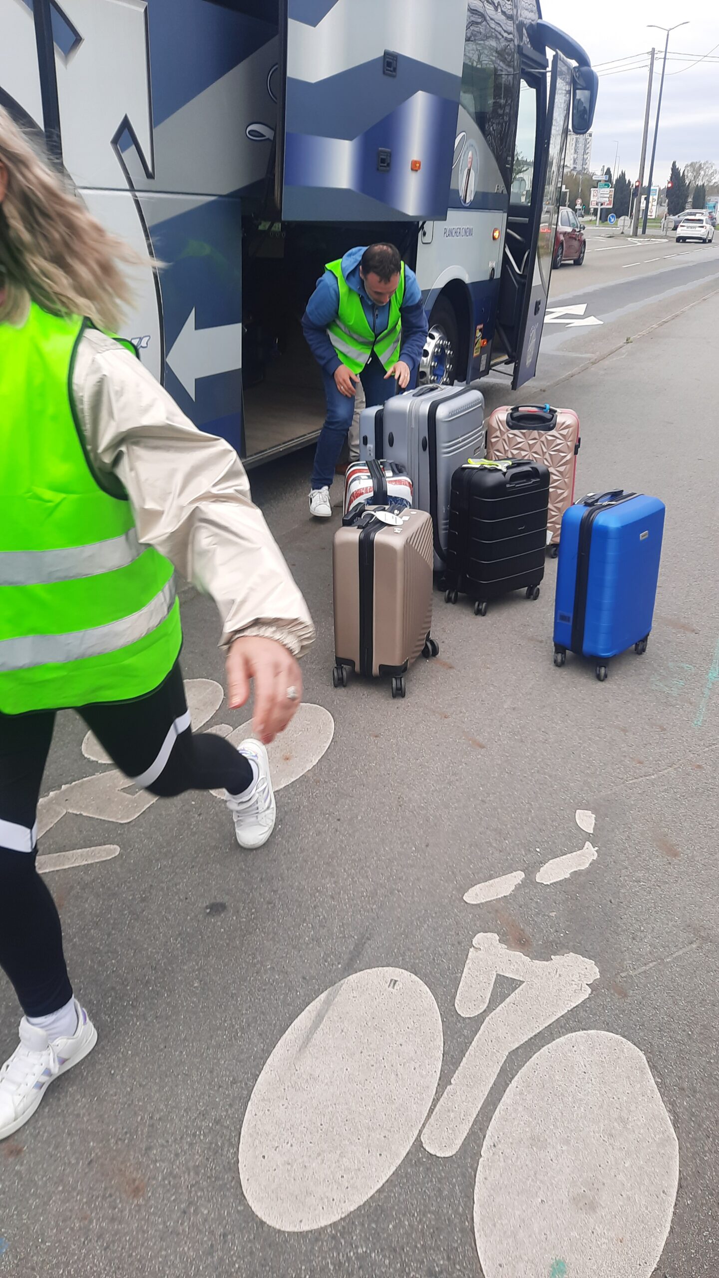 Transit des valises et des élèves