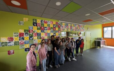 Une fresque réalisée par les élèves trouve sa place au self !
