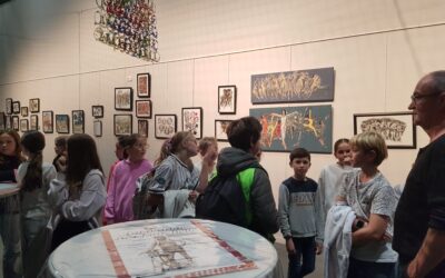 Découverte de quelques métiers du spectacle à la salle FCC pour nos élèves des ateliers Théâtre, Chorale et Arts Plastiques