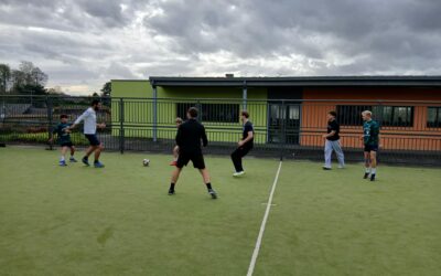 Foot élèves contre adultes sur le city : que ce fut dur pour les adultes…